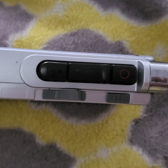 EUcSony Silver Microcassette Recorder with Clear Voice Plus Model M 560 V - Picture 7 of 9